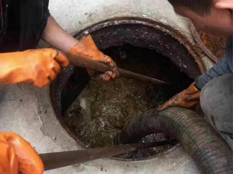 都兰清理化粪池时如何避免沼气的危害?